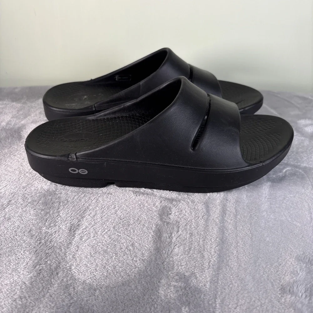 OOFOS preowned shoes
